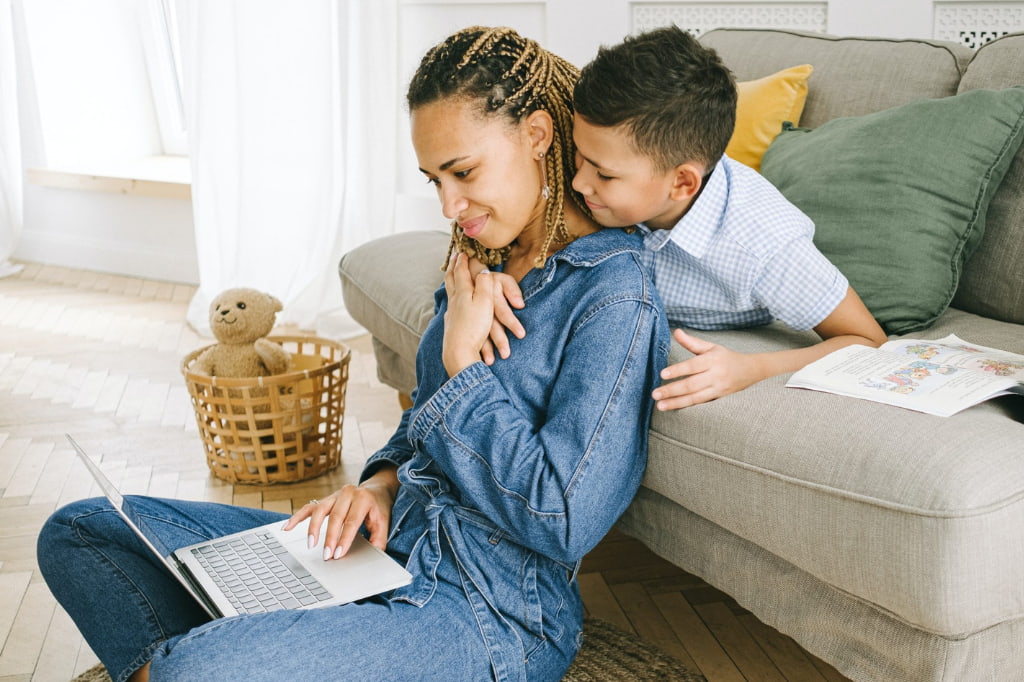An employee with her child enjoying the work-life balance working from home