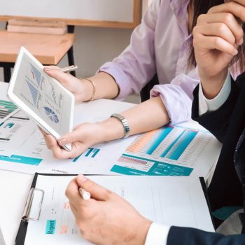 Take into account the right employee engagement metrics to correctly measure employee engagement