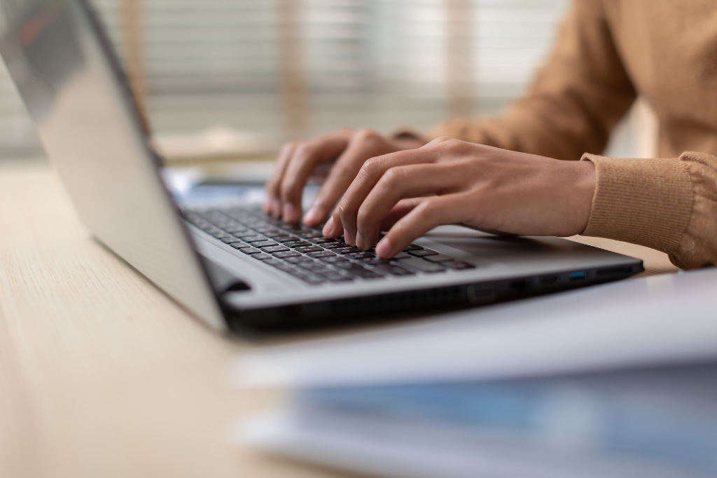 An employee answering an employee engagement survey with her laptop